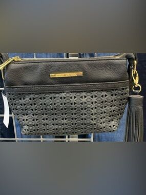 Steve Madden Black crossover purse/tassel many inside pockets zip closure.
